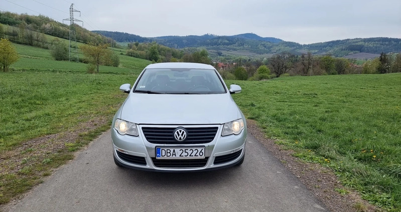 Volkswagen Passat cena 8999 przebieg: 350300, rok produkcji 2006 z Wałbrzych małe 56